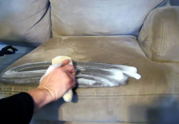 Розчин, який виведе будь-які плями з вашого дивану. І не потрібно давати в хімчистку