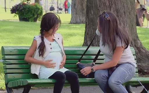 Люди приголомшені, побачивши вагітну дівчинку 10-12 років. Але коли прийшов батько дитини, у них очі на лоб полізли! (відео)