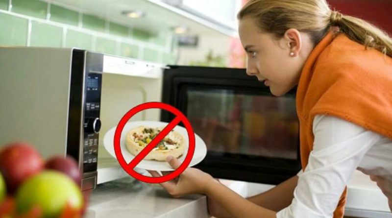 Занотуйте собі ці 8 продуктів, які ні в якому разі не можна розігріватu в мікрохвuльовій печі