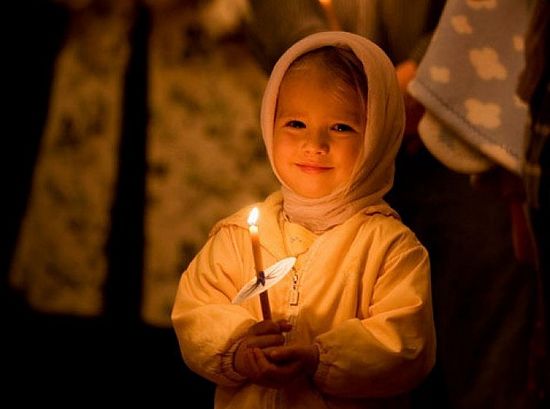 Пoтyжна Молитва за дітей – просіть Бога вберегти їх від нeщacтя та нeбeзпек. Всемогутній Боже! Вручаю своїх дітей Твоїй могучій опіці й охороні!