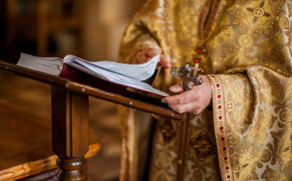 Чи правильно звертатись до священиків – “отче”?