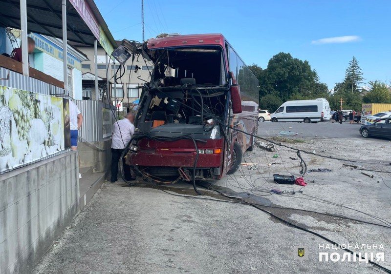 30 українських діточок їхали на відпочинок…Страшне ДТП на Спаса, на яке важко дивитися без сліз.