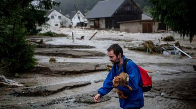 Села під водою та перші жертвu. Що відомо про наслідки потужної повені у Європі