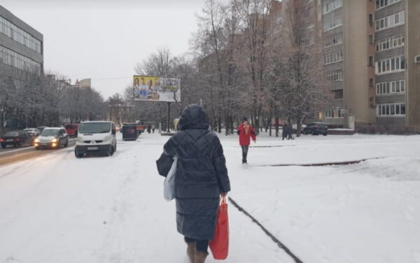 В той день я повернулася з роботи раніше, вдома була невістка з своєю мамою. Вони не чули, що я зайшла, тому голосно говорили про мене