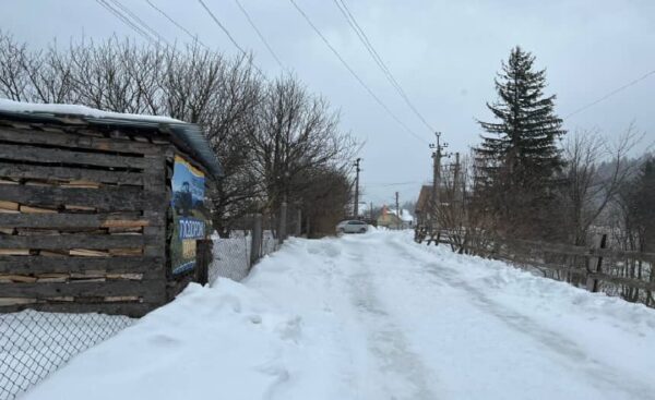 Бабуся наче щось відчувала, тому що за кілька днів до того, як її не стало, вона покликала мою маму і дала їй згорток, загорнутий у стару хустину. Там було 15 тисяч гривень, які вона збирала з пенсії. А через кілька днів бабуся відійшла у кращий світ. Ми зробили все, як вона просила. А потім вже відкрили заповіт, і там на нас чекав сюрприз – бабуся все відписала мені