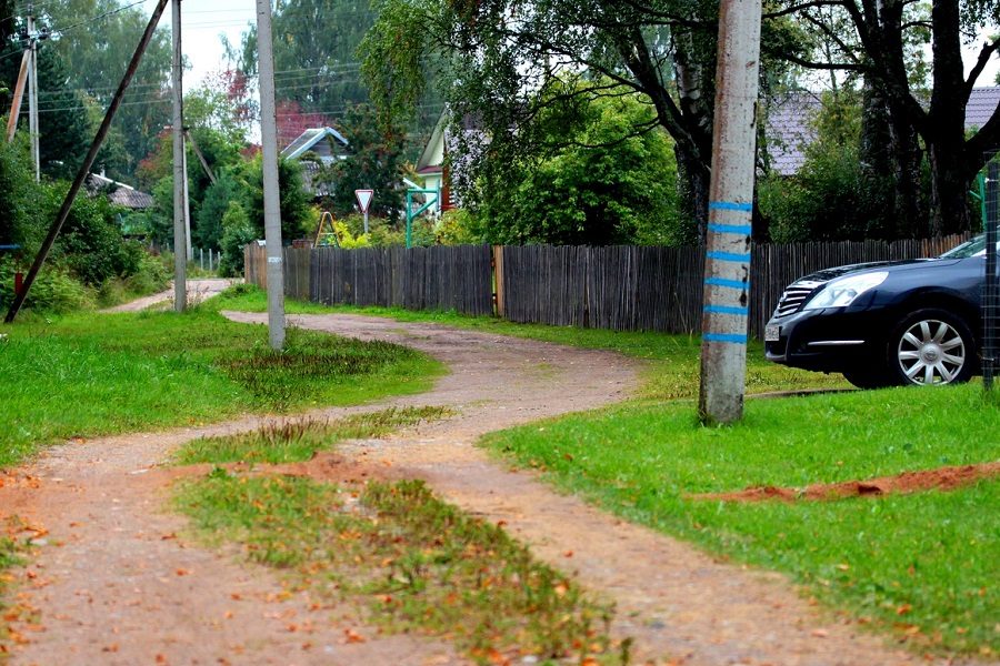 – Та що ж цей італієць наробив? Таке зробив і шукай вітра в полі, – хитала головою мати Тетяни. Та вона ще не знала, італійця Таня шукала навмисно – сподівалася народити дитину і поїхати в Італію. Про те що в положенні Тетяна спеціально не говорила, аж поки не стало помітно. Та італієць цьому не зрадів