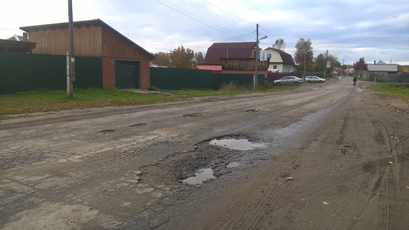 Якось Анні подзвонили на роботу і сказали, що мама занедужала. Вона в стаціонарі. Анна залишила все і побігла до неньки. Коли вийшла з палати, набрала сестер. Але вийшло так, що лише чужі люди їй допомогли