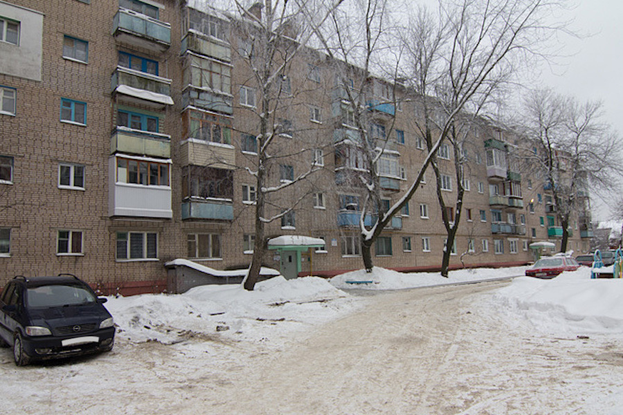 – Алло. Це Ганна? – Так, я вас слухаю. – З вами говорить Юрій. Я – чоловік коханки вашого чоловіка. Аня сперлася на візок з продуктами і намагалася зрозуміти, що відбувається. – Так, я вас слухаю, – повторила машинально Ганна. – Я пропоную вам зустрітися і поговорити про все