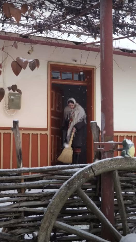 – Іване, ти мене кинув, зрадив. Ні, навіть не так. Ти зрадив нашу сім’ю, наше кохання, наш шлюб. А ми ж вінчалися. Пам’ятаєш