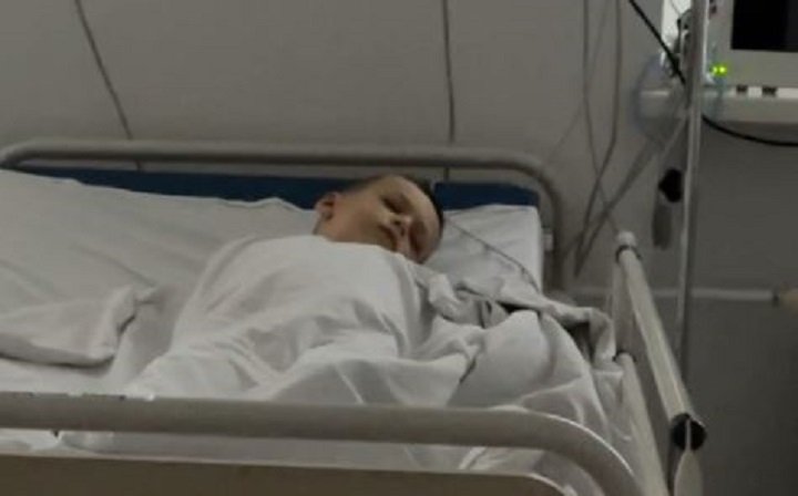 Мама вирішила взяти свого 10-місячного сина з собою на звичайний похід у супермаркет. Все виглядало абсолютно безпечно, але вже наступного дня її дитина боролася за життя в реанімації..  Лікарі були шоковані, а мама не могла повірити, що таке може трапитися після звичайного виходу з дому. Усе вказує на одну фатальну помилку, якої припускаються багато батьків, навіть не підозрюючи про небезпеку.