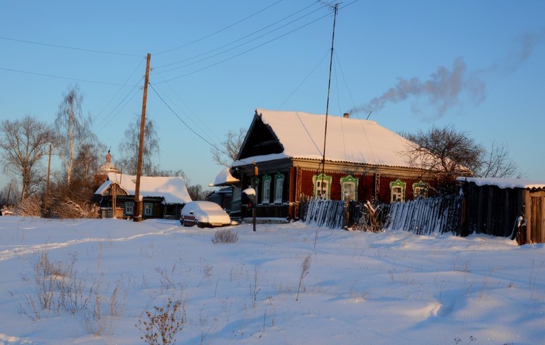 Наталя поверталася з магазину з важкими пакетами у руках. Жінка вже була біля будинку, як раптом помітила якусь машину біля своїх воріт. – Хто б це міг бути, я наче нікого не чекаю, – подумала вона. Наталя підійшла ближче, і побачила на подвір’ї молодого чоловіка. – Приїхав! – вигукнула жінка і кинулася до сина щоб обійняти. – Мамо почекай. Я маю тобі дещо розповісти, – раптом відсторонився син. – Що сталося? – захвилоювалася Наталя. – Тобі краще присісти, – тихо сказав Віктор. Наталя опустилася на лавку, приготувавшись до найгіршого 