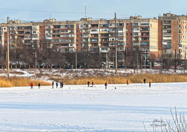 – А про що ви мрієте? – Запитала Неля. – Я мрію про згущене молоко! – усміхнулася старенька. – Завжди любила згущене молоко з білим хлібом