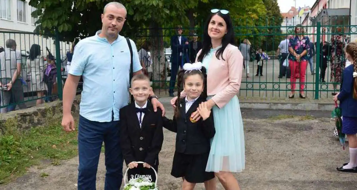 Я виховувала дітей чоловіка як рідних, а на випускний старшого сина раптом з’явилася його біологічна мати. Затамувавши подих, я чекала на реакцію сина