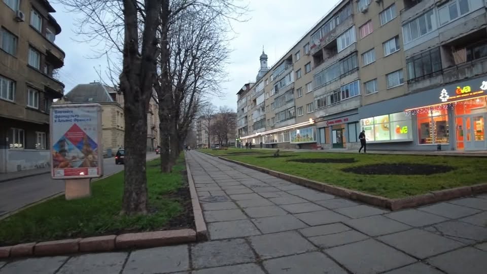 На зустріч однокласників запізнився один чоловік. І ми всі були вражені, коли під кінець свята побачили Михайла – не очікували, що він так зміниться!