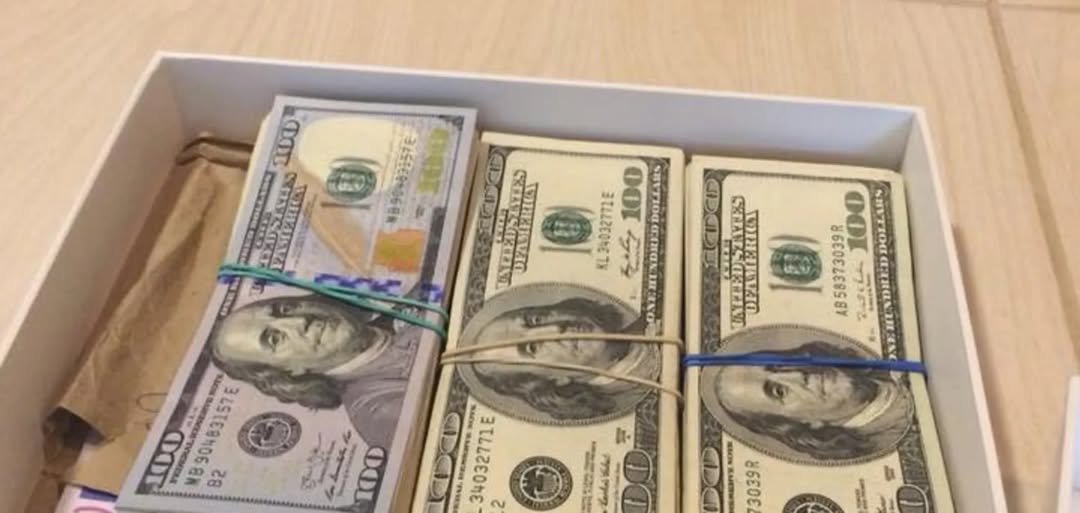 Просив жінку відкладати 500 доларів щомісяця, аби просто було. Мало того, що вона мене не послухала – то ще й на такі дурниці витратила мою зарплату, що і смішно, і сумно!