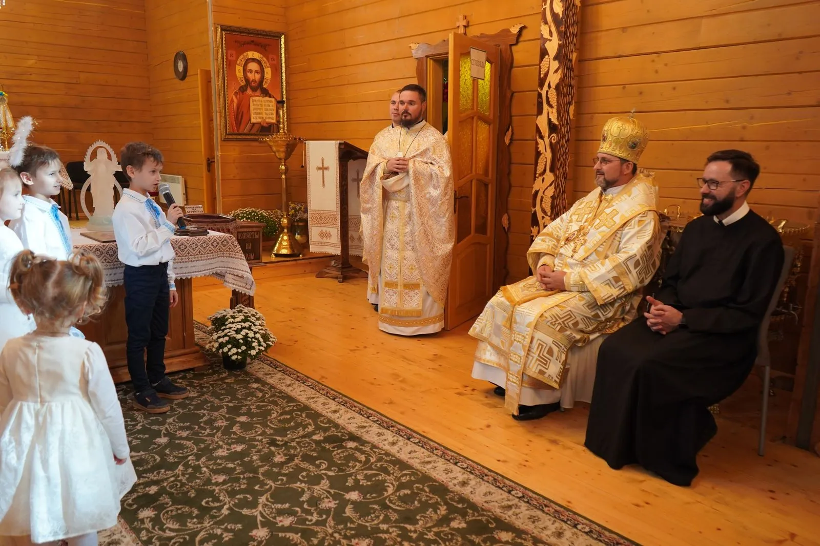 ” То церква, а не дитячий майданчик!” – кричала на мого Тарасика одна літня пані на Божій службі