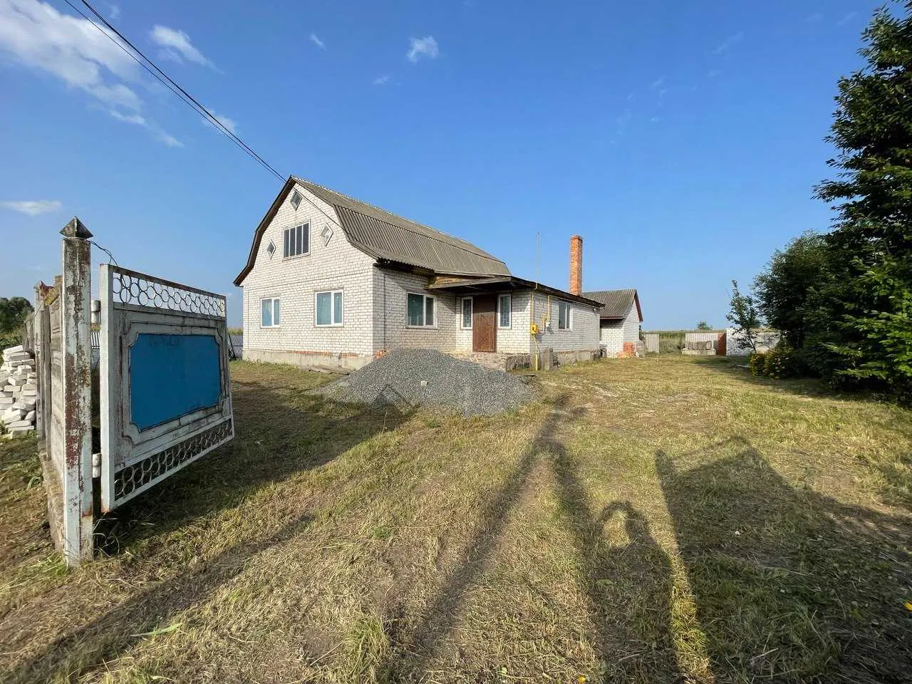 Я викинула всі речі невістки та сина, поки вони були у відпустці. Давно чекала моменту, аби прогнати цих дармоїдів. Шкодую, що місяцями їх годувала та утримувала!