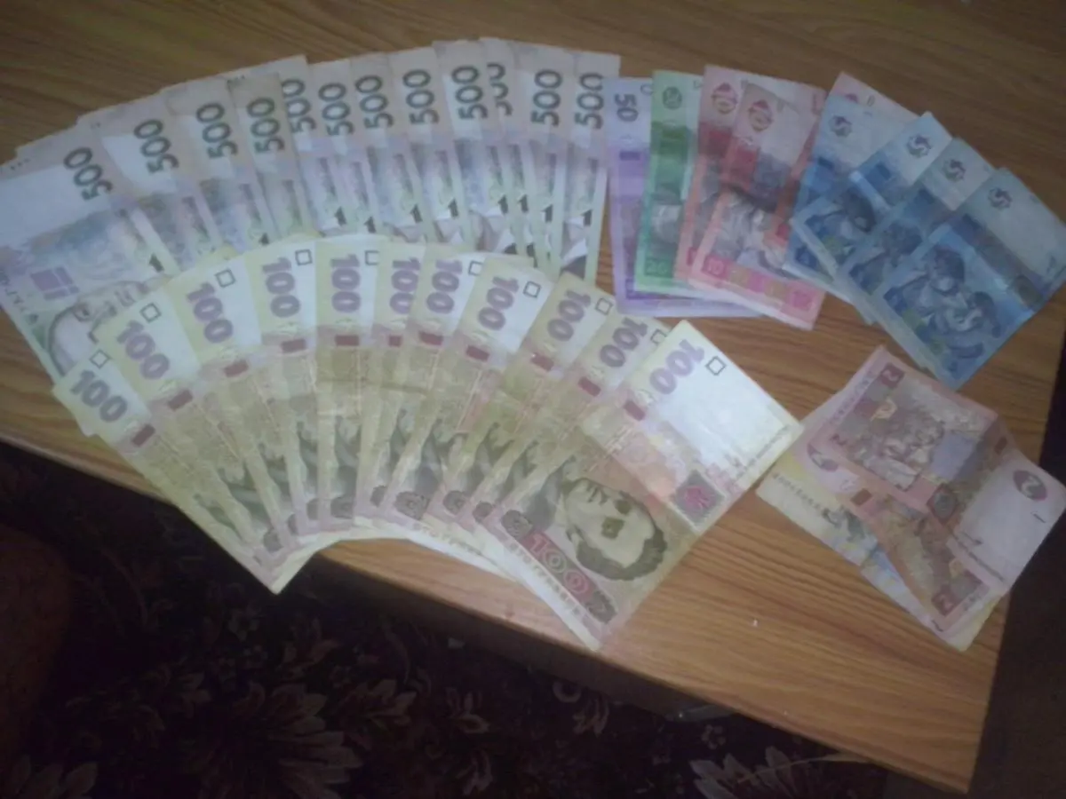 У Канаді я майже 2 роки, пересилаю мамі гроші. Але уявити не могла, на кого вона витрачає ті канадські долярики!