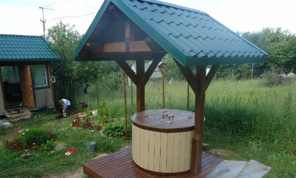 Сусіди моєї матері відмовилися від будівництва спільної криниці, тому я завершив роботи сам. Однак це не втримало їх від зухвалої поведінки.