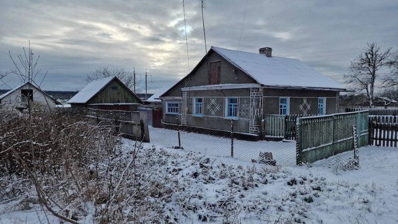 – Залиш при собі своє розлучення, нарешті. Справа минула, – шепнула Тамара Сергіївна сестрі, – а сьогодні їхнє свято. І нехай усе в них буде добре