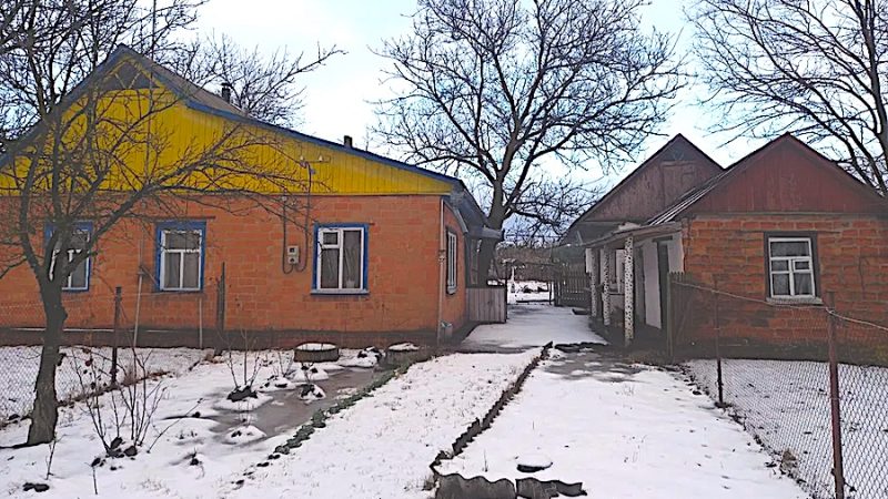 – Іване, ти мене кинув, зрадив. Ні, навіть не так. Ти зрадив нашу сім’ю, наше кохання, наш шлюб. А ми ж вінчалися. Пам’ятаєш