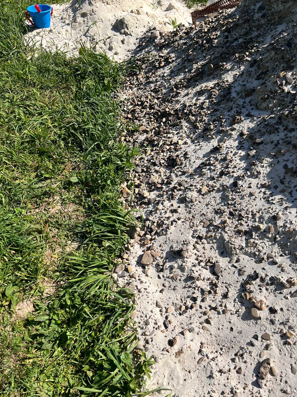 Це скільки ж горя винесла ця маленька, тендітна жінка! Невже доля спеціально приготувала їй стільки страждань