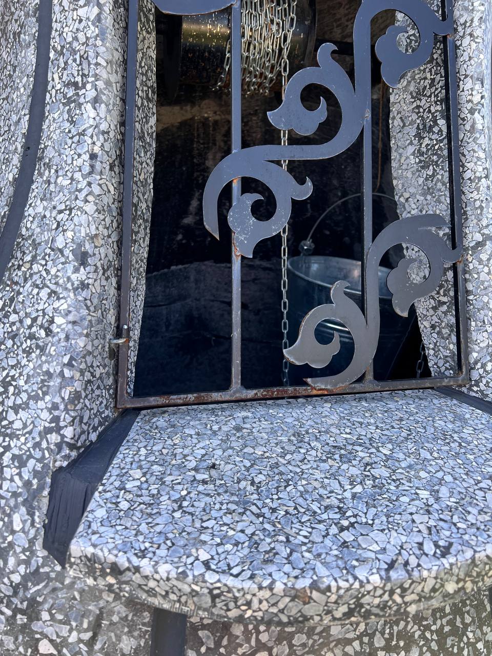 – Ти ж не рідня, а там чисто для своїх, – видав чоловік, не взявши її на ювілей свекрухи, але, невдовзі поплатився за це…