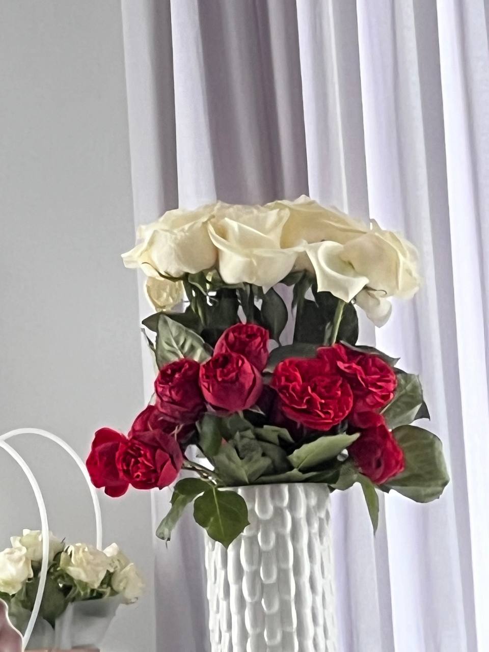 – Я налаштовую? Ні, шановна свекрушенько, це ви самі винні, що єдиний син не хоче з вами розмовляти! А зараз, коли у вас немає можливості вийти з дому, навіть не боїтеся про те, що ви їстимете, і де будете брати продукти