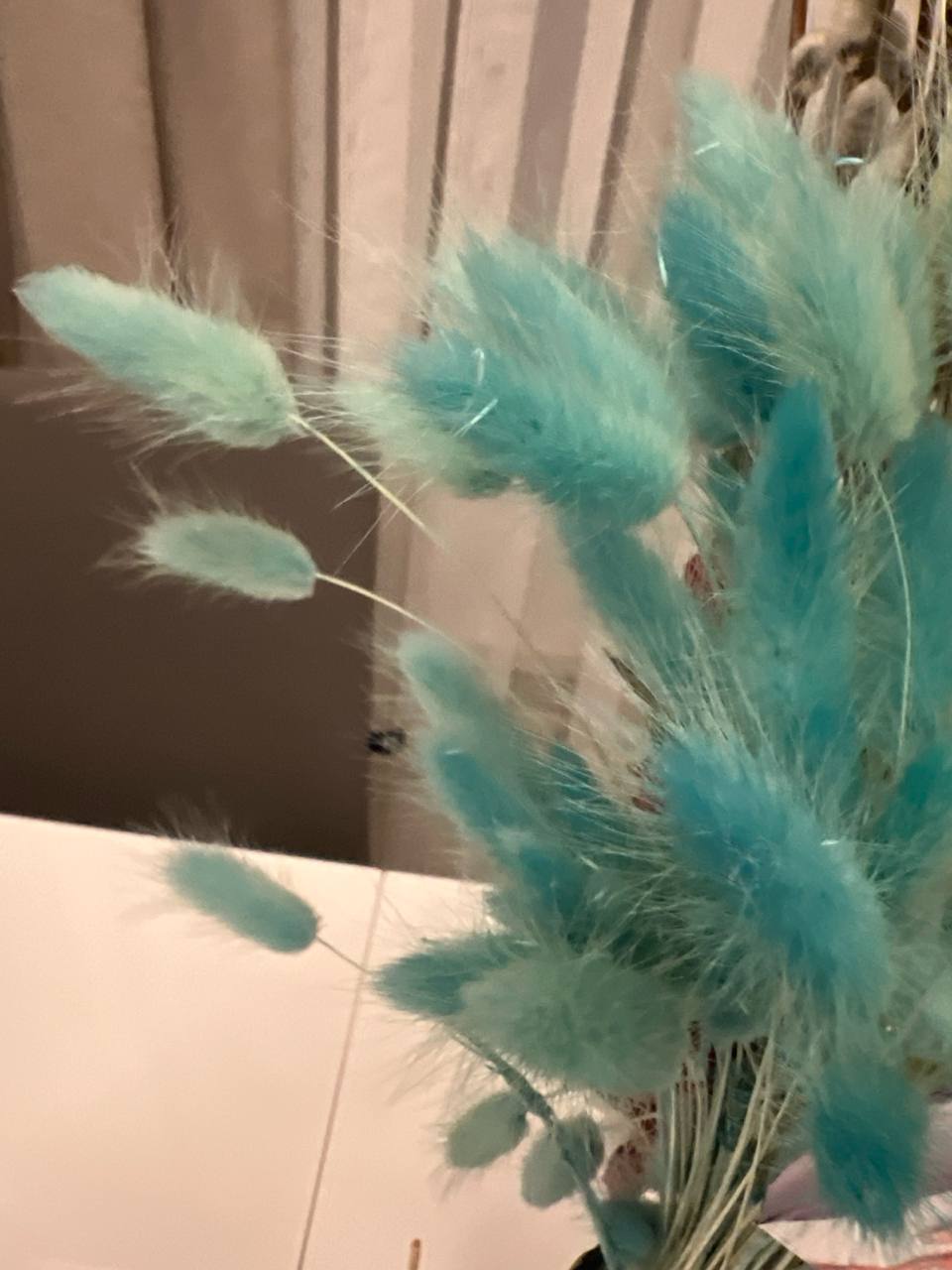 Господи, тату! Ти не уявляєш, нарешті збулася моя мрія. — шепотіла вона, дивлячись, як родичі збирають свої речі. — Ще трохи, і я більше ніколи не побачу цих людей. Скільки років я терпіла їх знущання. Тепер мій день!