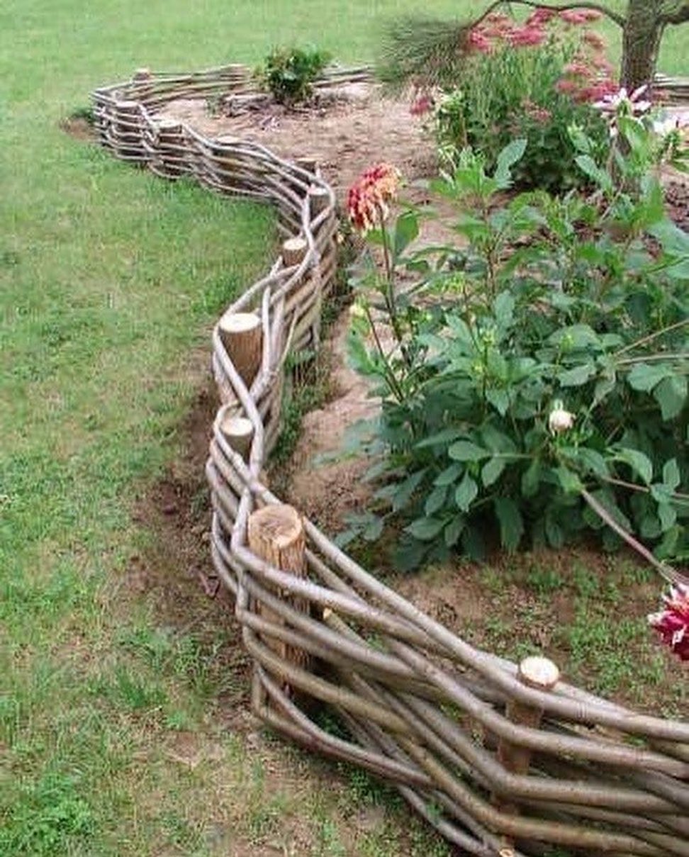 – Я сама пішла? Це після того, як ви три години нили, що я неправильно розсаду поливаю, а потім заявили, що у вас від моєї присутності тиск скаче? – Обурилася невістка