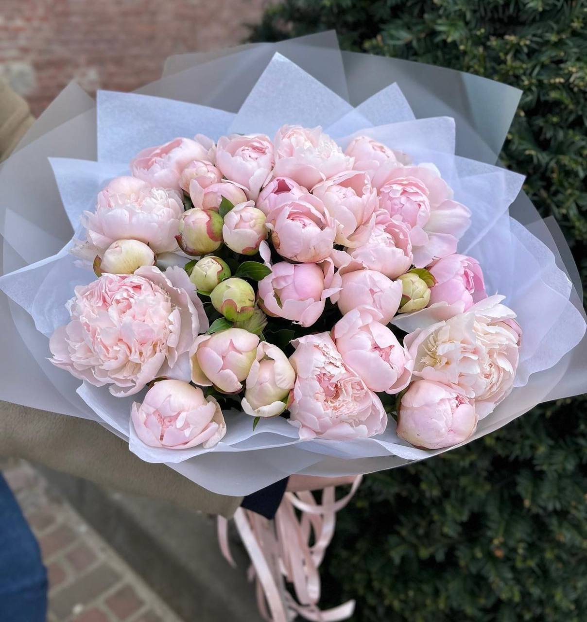 – Мамо, ти не знаєш, чого це тато наші з Льонькою кімнати рулеткою вимірює? – Запитала у Наталі її дочка Вероніка. – Поняття не маю, – відповіла вона. А коли дізналася, остовпіла…