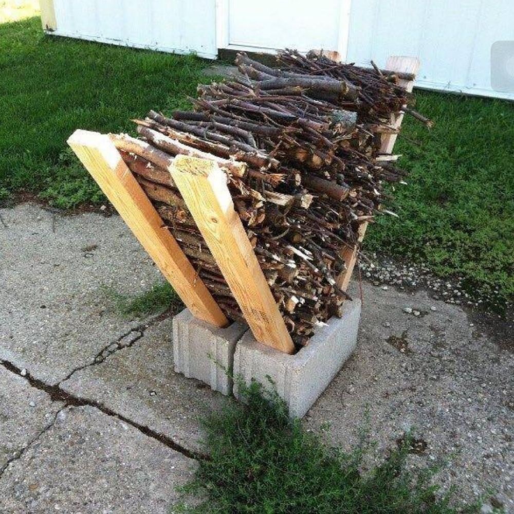 Ти ж Олена Прохорова? – Вона сама. – Ось. Я ж так тебе в лікарні тоді й записала. – Коли від дитини відмовлялася? То ти мені після цього тричі не мати! Чого прийшла? Дізналася, що мені дали квартиру? Так я тебе й на пів кроку за поріг не пущу!