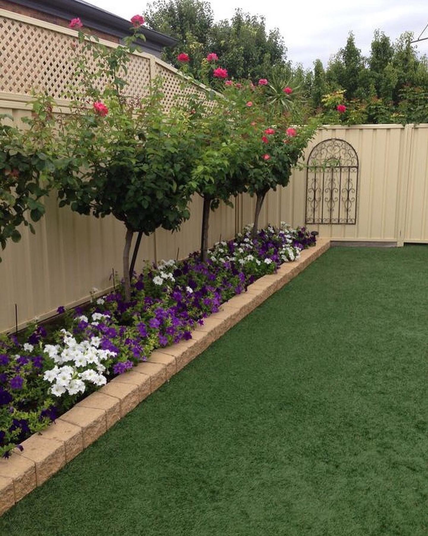 – Аня не ображайся, але я подаю на розлучення. Ти як риба холодна. Була б хоч господаркою гарною, а то й цього в тебе немає