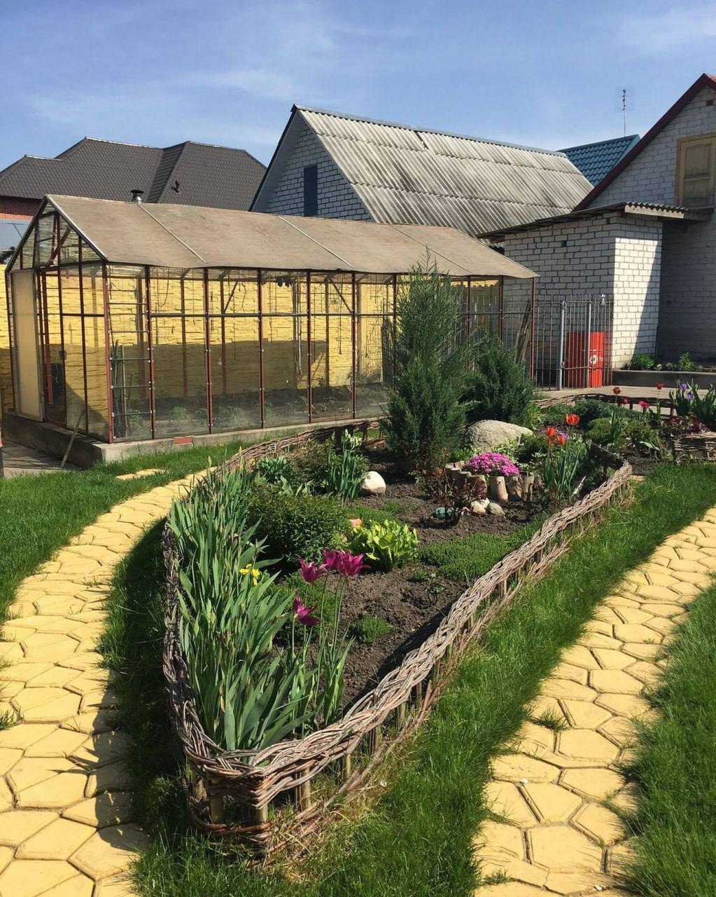 – Досить тикати мені в обличчя своєю зарплатою! Я тобі не альфонс і не нахлібник! І гроші на твій кредит я давати більше не збираюся