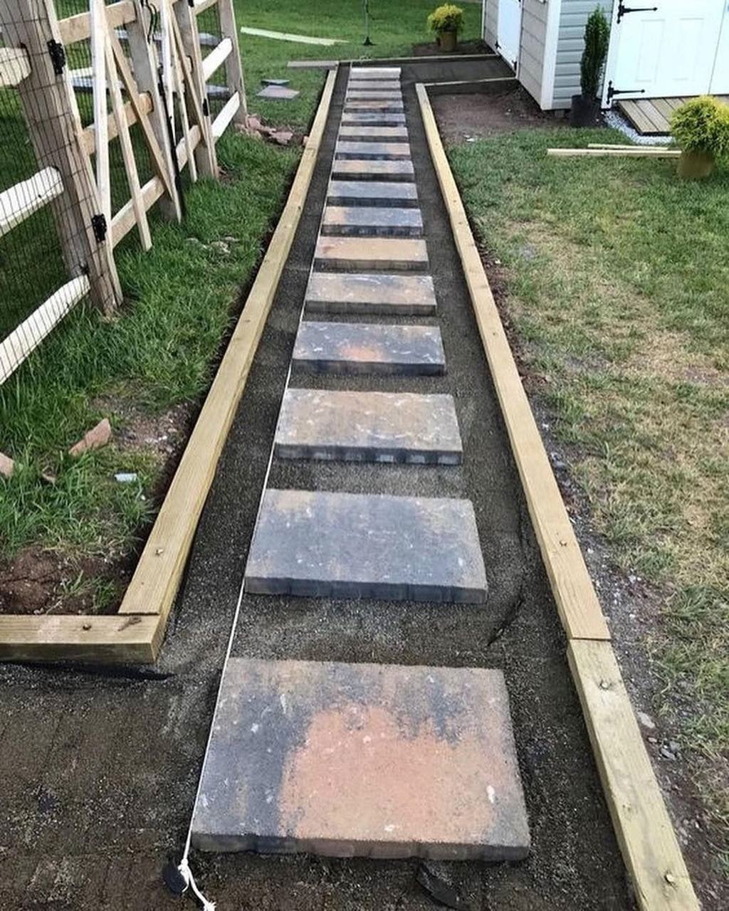 – До побачення, – розгублено вторили всі присутні.- А може, все ж таки сьогодні залишимося ,га? Он тут як добре і смачно все. Ти як, Андрію, не проти