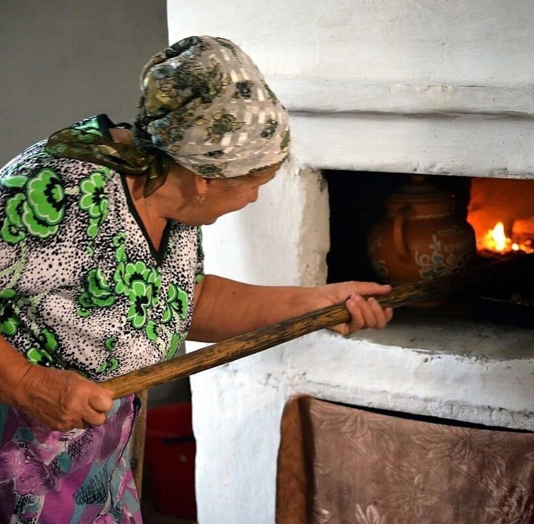 – Чужим людям означає можна, а рідній сестрі не можна?