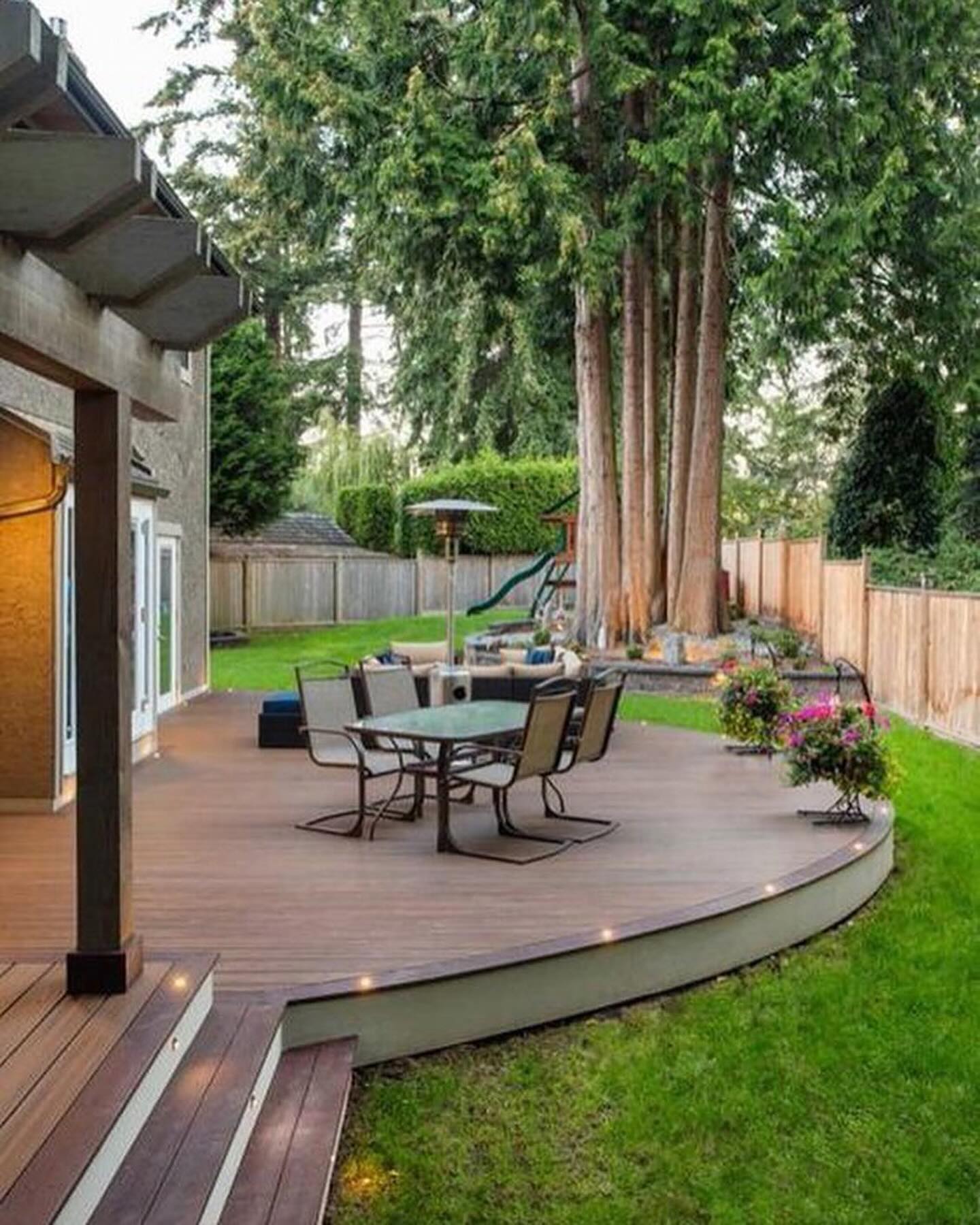 Квартира Зінаїди Василівни виявилася просторою, з високими стелями та старовинними меблями. Сама господиня — сухенька, але міцна старенька з напрочуд живими очима — зустріла їх у коридорі. — Артемку! — просяяла вона. — А це хто з тобою? — Бабусю, це Аліна Анатоліївна. Буде приходити до тебе, допомагати