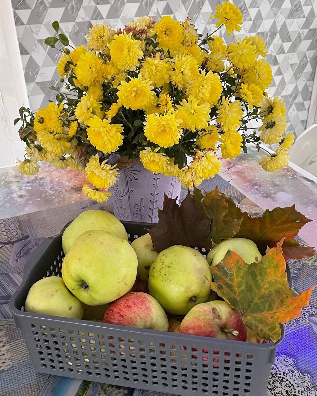 – Як? Мамо, ти що? Як це, не потрібно?! Це наше майно, ми на нього заробили