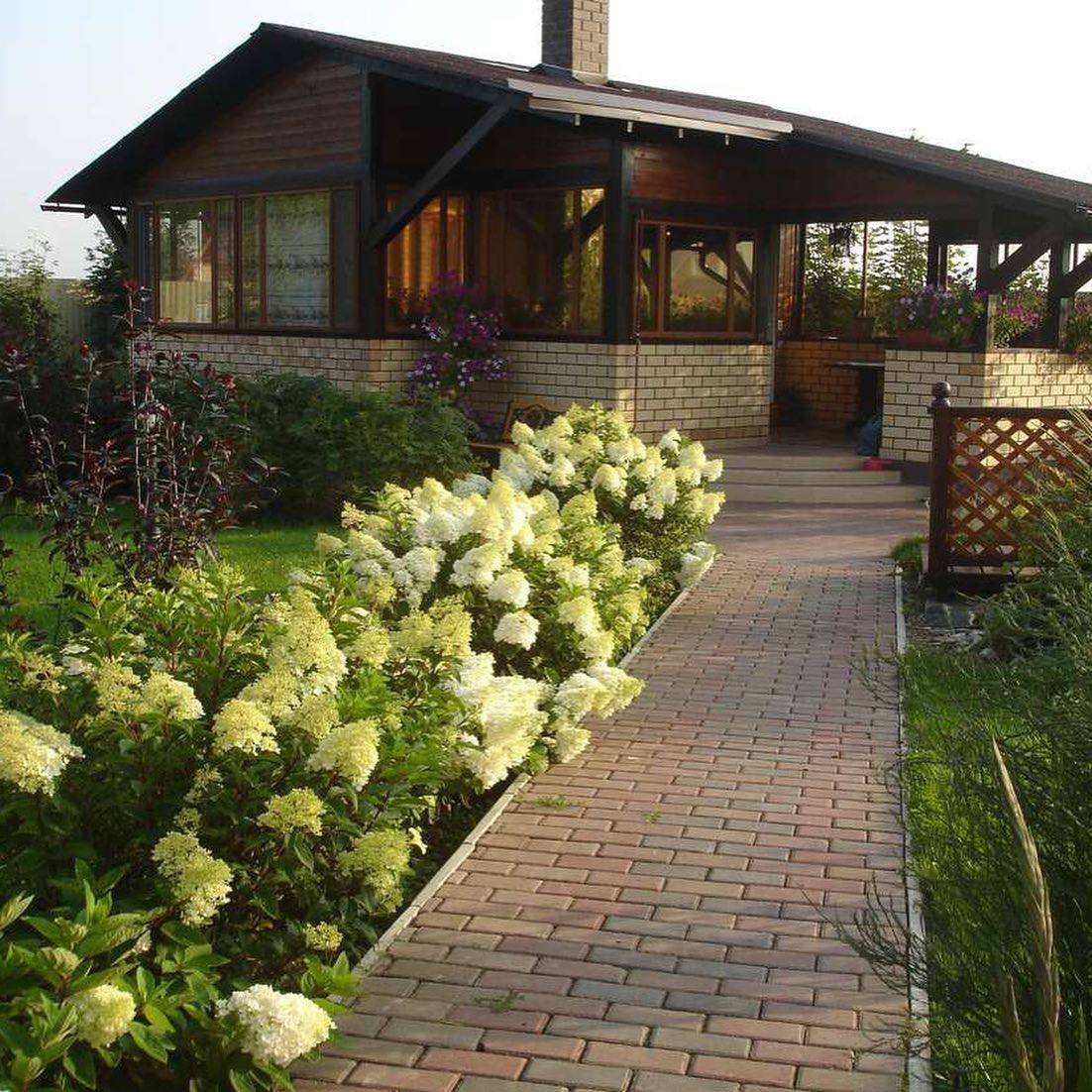 – Не хотіла тебе обрадувати завчасно, але я згодна. Давай, продамо квартиру і житимемо однією великою, дружною сім’єю. Разом виховувати дітей, разом вести господарство, навіть речі всі будуть спільні