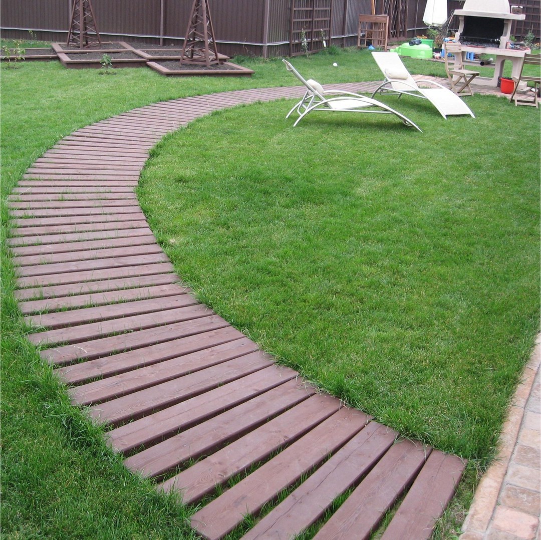 – Так це ти спеціально сюди Ельвіру з Галею запрошував? Щоб я більше Яну цінувати почала