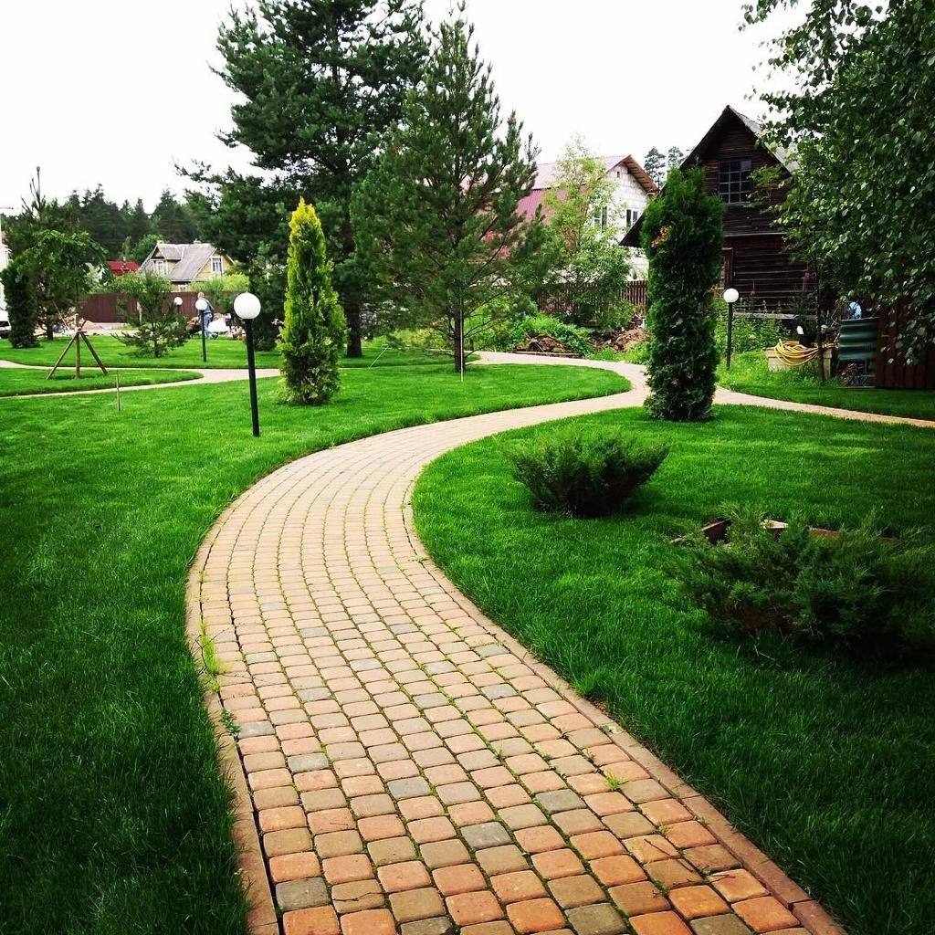 – Ні, я думаю, сюди нікого приводити не треба, – відповів Сергій абсолютно серйозно, – будинок, це наша тиха гавань