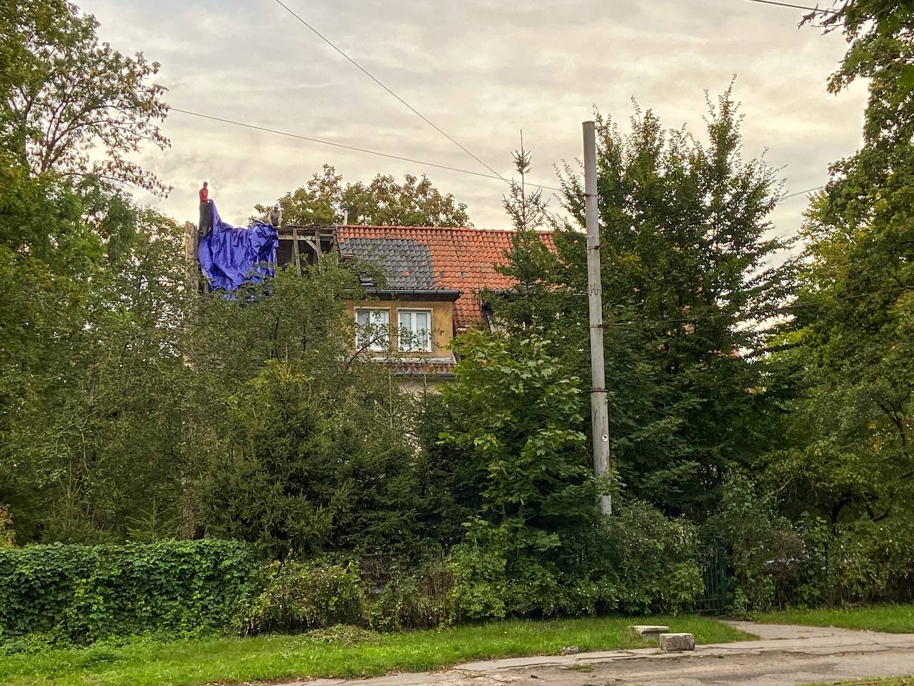 – Знаєш, – сказав Андрій, обіймаючи дружину, – я зрозумів одну просту річ. Неважливо, скільки ти заробляєш. Важливо, хто ти є насправді