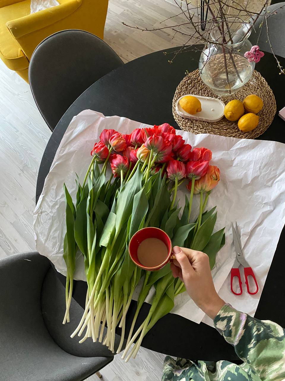 – Настюша, давай повечеряємо й у магазин? Нам же ще продукти купувати! – гукнув чоловік із порога. Але у відповідь – тиша.