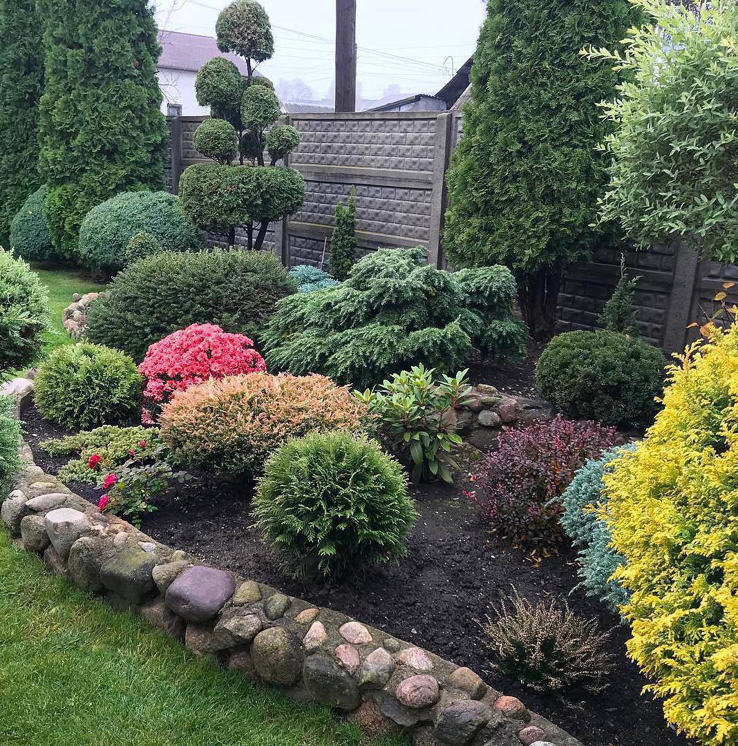 – Думаєш, усі інші живуть по-іншому?! Ну, побачила ти мене в театрі з дівчиною! То що ж через це розлучатися