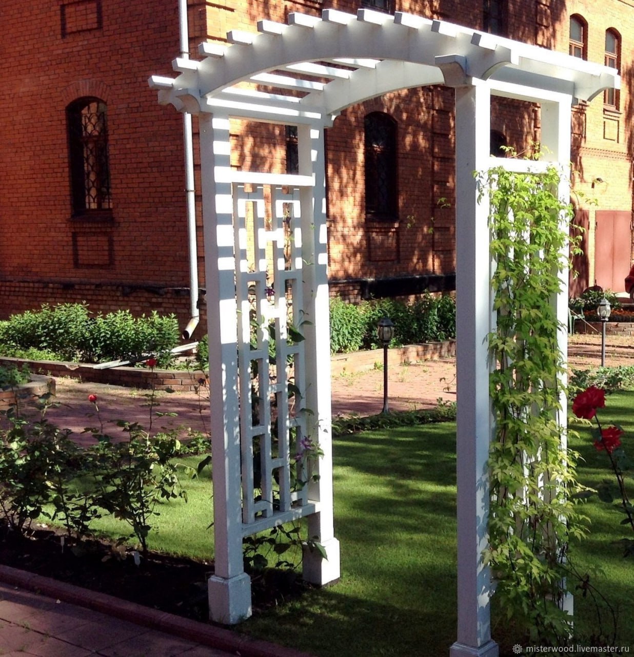 – Він вільний, можеш забирати, – увійшла в кімнату Лариса. – Я з ним розлучаюся