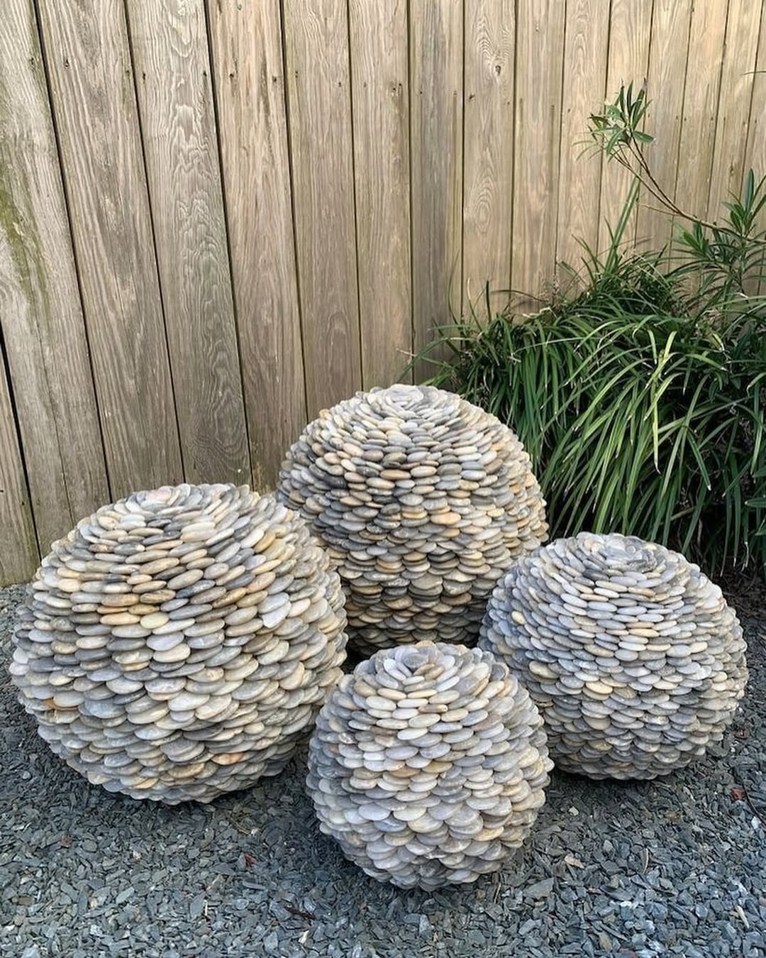 Якось в неділю я робила вареники, і в мої двері хтось постукав. Я відчинила, і не відразу впізнала свого колишнього чоловіка. Він сказав, що знайшов мене, бо нам треба поговорити про одну дуже важливу річ. Я і уявлення не мала, про що йтиме мова, але запросила гостя пройти на кухню