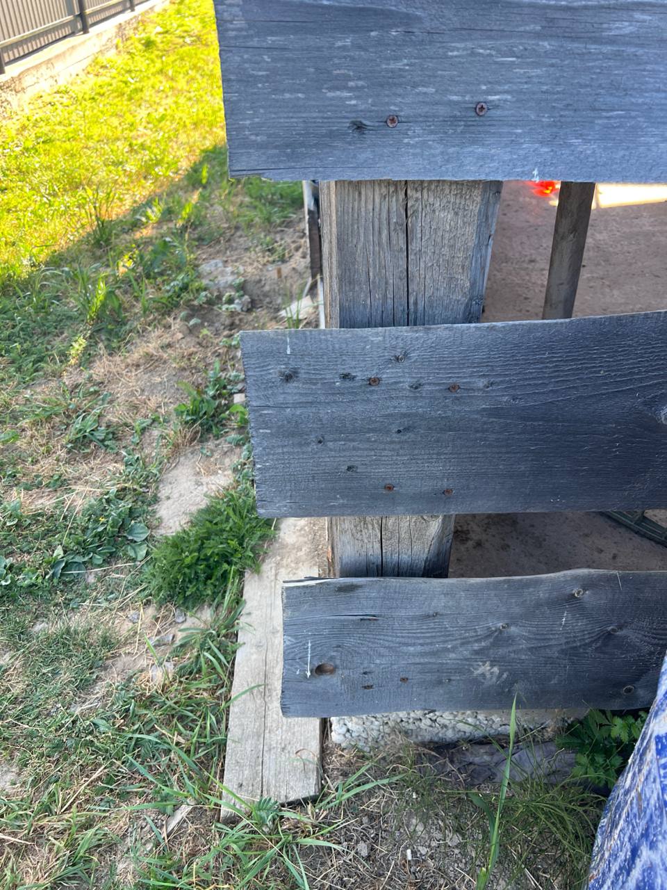 – Нахабна все-таки дочка! Як можна так з матір’ю чинити? – Розгублено думала вона. – І за що мені все це? – журилася недолуга…