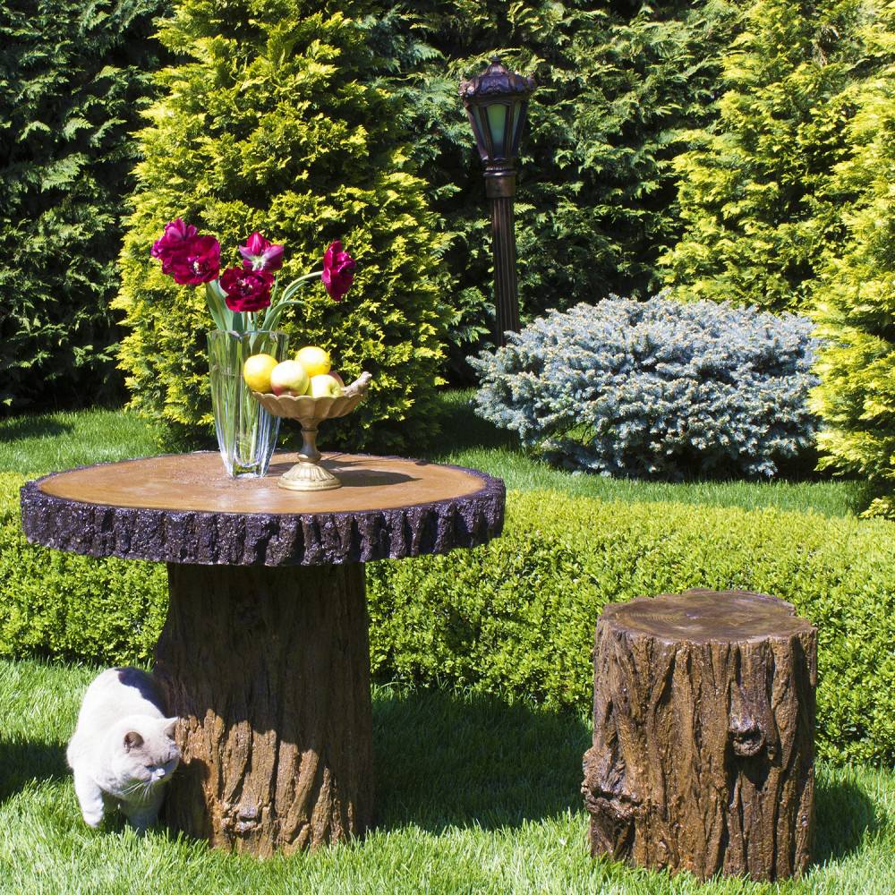 – Ти скільки років до нас не приїжджала! Сім!? От і надалі не згадувала б про нас! Бачити тебе не можу! – почула Марина, ледве переступивши поріг будинку. Вона швидко скинула в коридорі туфлі і заскочила до кімнати, з якої долинали голоси. Вона побачила знервовану маму й Ніну, свою старшу сестру, яка жила в іншому місті і давно не відвідувала батьків. Дівчинка розгублено застигла у дверях. Вона думала, що її спокійна, добра мама розмовляє з кимось чужим, а виявилось, вона галасує до улюбленої дочки..! – Мамо, що трапилося? – підійшла здивована дівчинка до матері. Вона не розуміла, що відбувається.