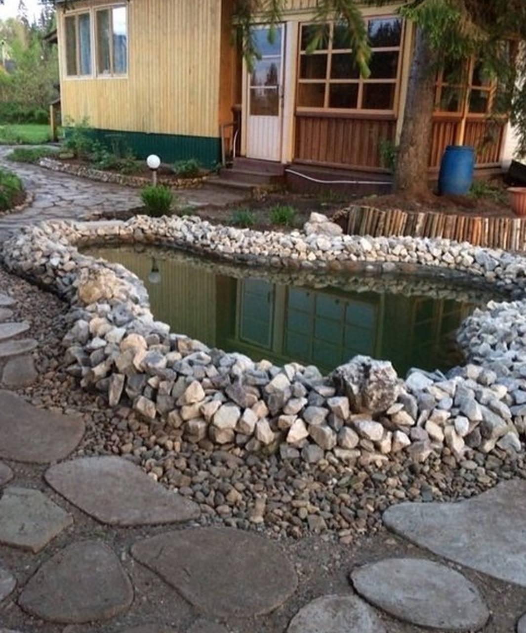 Підходячи до під’їзду, Євгенія Анатоліївна, побачила оголошення зі своїм фото. “Увага! Пропала людина!»- прочитала в слух.