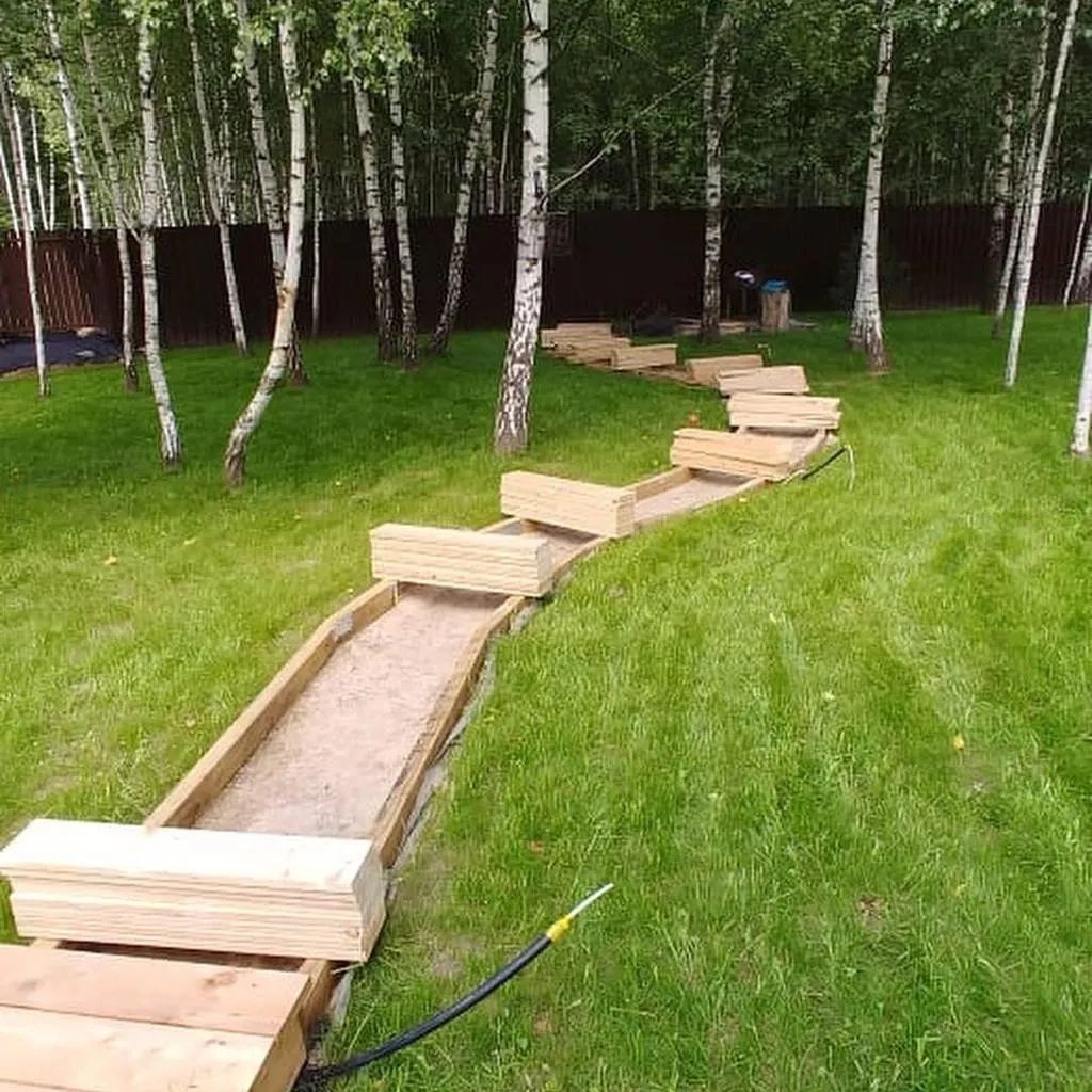 Бабуся замовкла, а по її зморшкуватій щоці пробігла самотня сльозинка. Олесю всю обдало спекотним соромом. Вона згадала скільки разів брехала бабусі, що лівер більше не продають